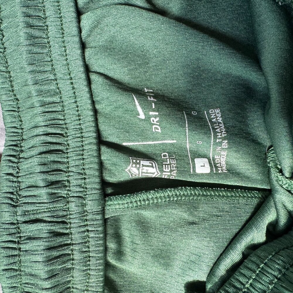 Nike Drifit Packers shorts - Size L
